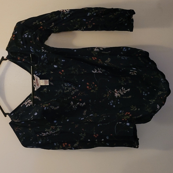 🌟🥂Shoulder cutouts Long chiffon sleeves floral shirt - Picture 3 of 12